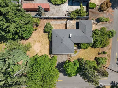 8725 Maple Ln, Edmonds, WA 98026