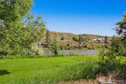 873 1st Ave S, Okanogan, WA 98840