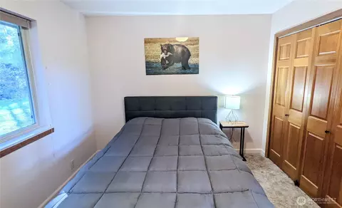 Bedroom - 227 Bromley Dr, Eastsound, WA 98245 photo 5 of 6