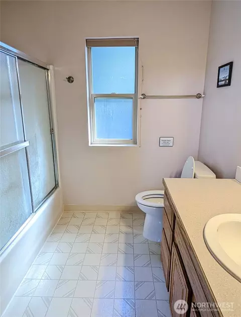 Bath - 227 Bromley Dr, Eastsound, WA 98245 photo 1 of 2