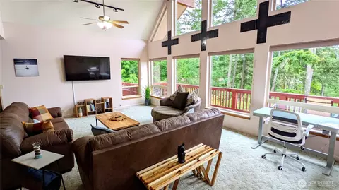 Living - 227 Bromley Dr, Eastsound, WA 98245 photo 2 of 6