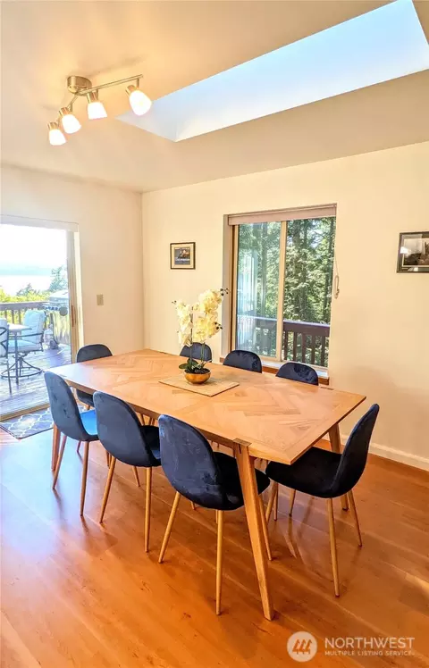 Dining - 227 Bromley Dr, Eastsound, WA 98245 photo 2 of 2