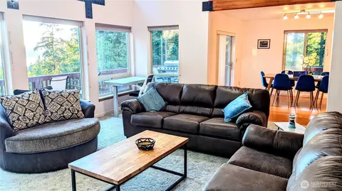 Living - 227 Bromley Dr, Eastsound, WA 98245 photo 5 of 6