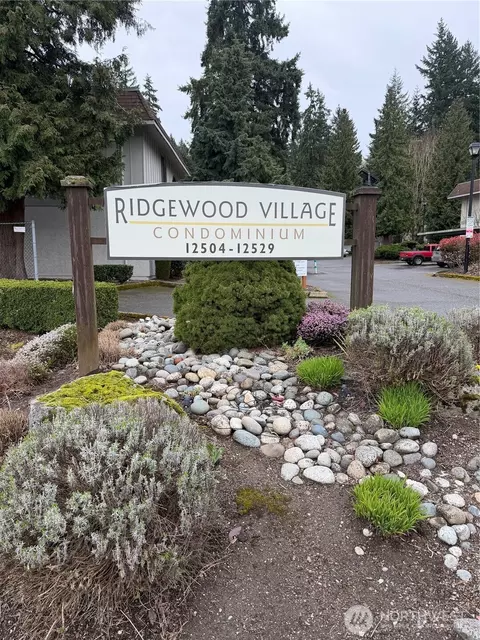 12510 NE 117th Pl #B3, Kirkland, WA 98034
