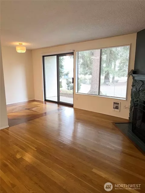 12510 NE 117th Pl #B3, Kirkland, WA 98034