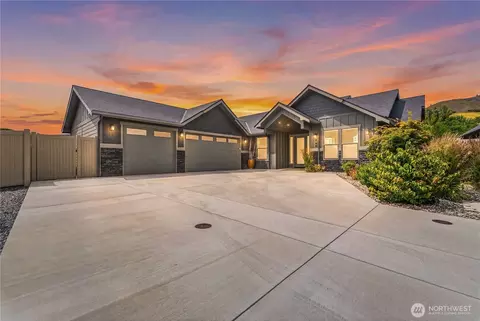 966 Bentley Ln, Wenatchee, WA 98801