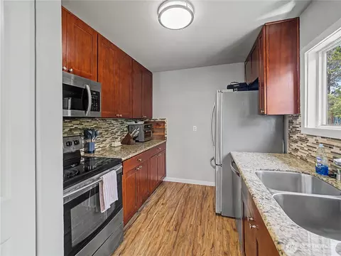 Kitchen - 35314 312th Way SE, Enumclaw, WA 98022 photo 2 of 2