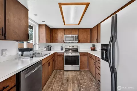 Kitchen - 405 Johnson St, Enumclaw, WA 98022 photo 1 of 2