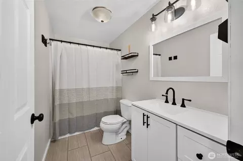 Bath - 405 Johnson St, Enumclaw, WA 98022 photo 1 of 1