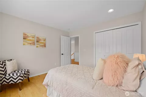 Bedroom - 18720 33rd Ave SE, Bothell, WA 98012 photo 6 of 8