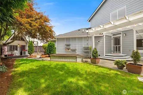 Exterior - 18720 33rd Ave SE, Bothell, WA 98012 photo 5 of 6