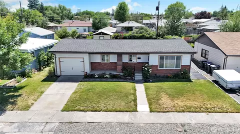 827 S Juniper Dr, Moses Lake, WA 98837