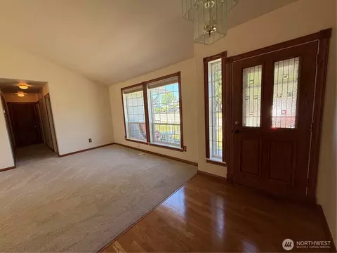Entry Way - 3110 13th St, Everett, WA 98201 photo 1 of 1