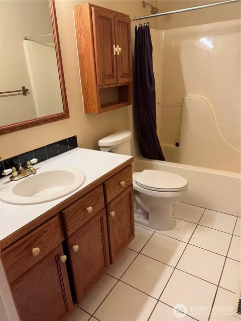 Bath - 3110 13th St, Everett, WA 98201 photo 1 of 2