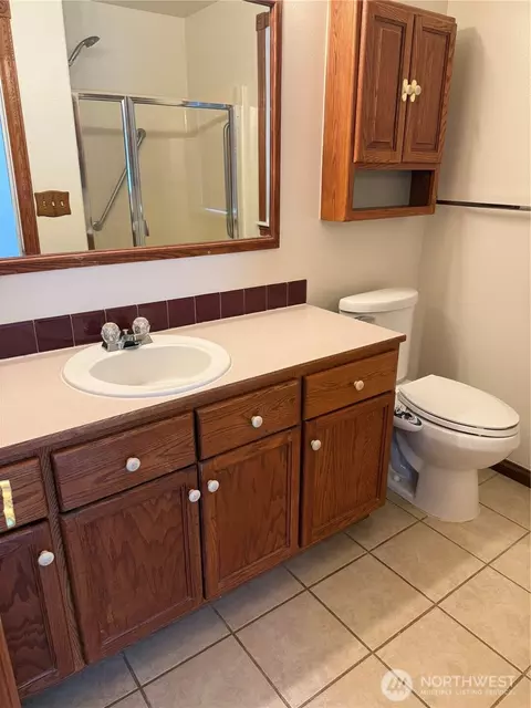 Bath - 3110 13th St, Everett, WA 98201 photo 2 of 2