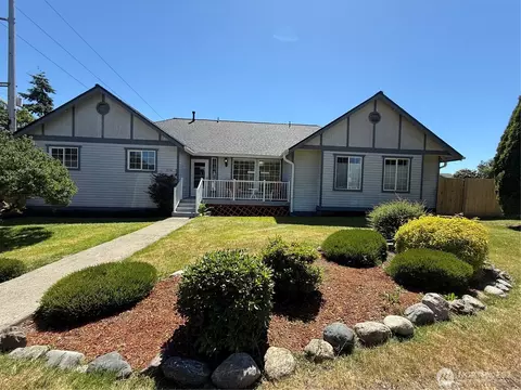Exterior - 3110 13th St, Everett, WA 98201 photo 6 of 6
