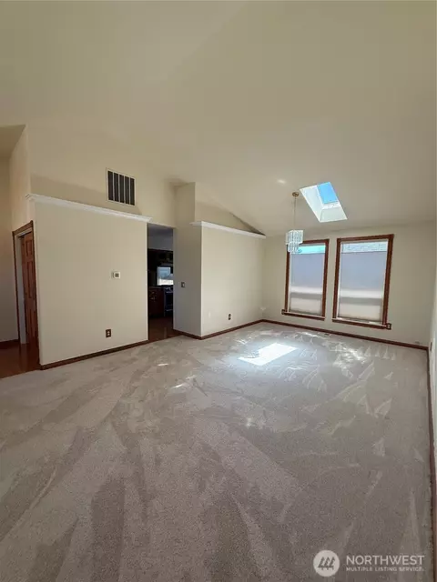 Living - 3110 13th St, Everett, WA 98201 photo 3 of 4