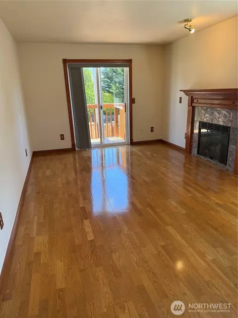 Living - 3110 13th St, Everett, WA 98201 photo 4 of 4