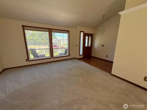 Living - 3110 13th St, Everett, WA 98201 photo 1 of 4