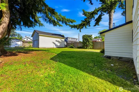 Exterior - 1608 Cedar St, Everett, WA 98201 photo 5 of 8