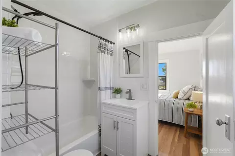 Bath - 1608 Cedar St, Everett, WA 98201 photo 1 of 1