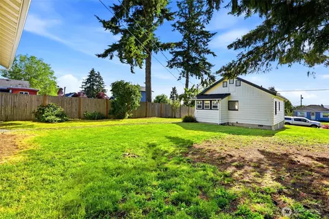 Exterior - 1608 Cedar St, Everett, WA 98201 photo 7 of 8