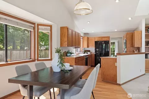 Dining - 1419 243rd Pl SE, Bothell, WA 98021 photo 4 of 4
