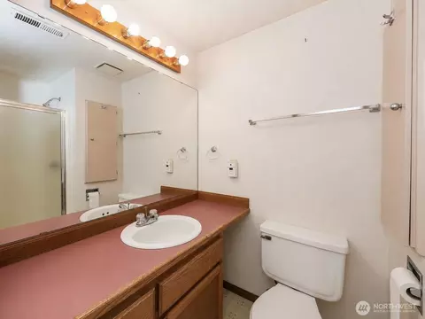 Bath - 10820 NE 183rd Ct, Bothell, WA 98011 photo 5 of 5
