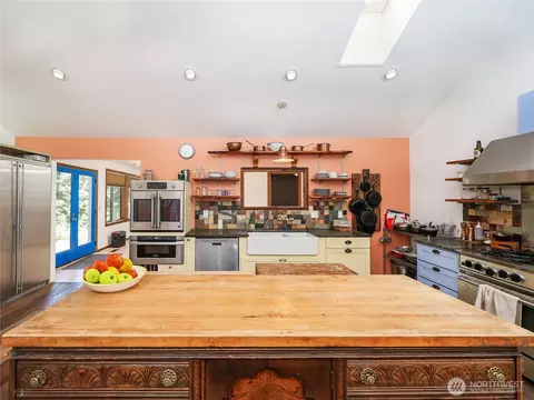 Kitchen - 10820 NE 183rd Ct, Bothell, WA 98011 photo 2 of 3