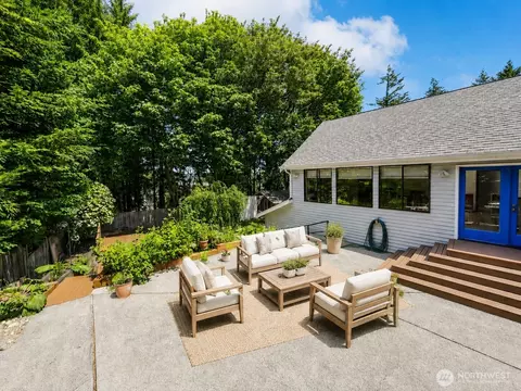 Exterior - 10820 NE 183rd Ct, Bothell, WA 98011 photo 2 of 5