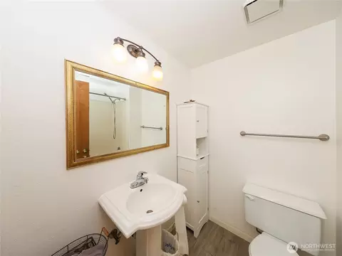 Bath - 10820 NE 183rd Ct, Bothell, WA 98011 photo 3 of 5