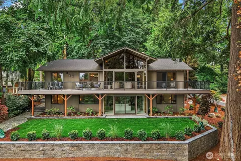 6750 W Mercer Way, Mercer Island, WA 98040