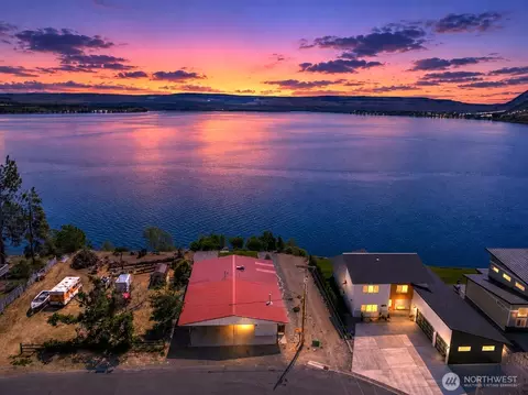 622 S 1st St, Brewster, WA 98812