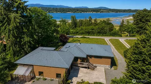 61 Robbins Rd, Nordland, WA 98358