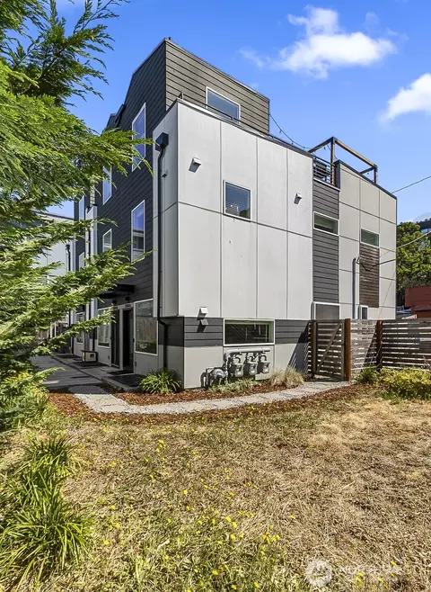 5244 Brooklyn Ave NE #A, Seattle, WA 98105