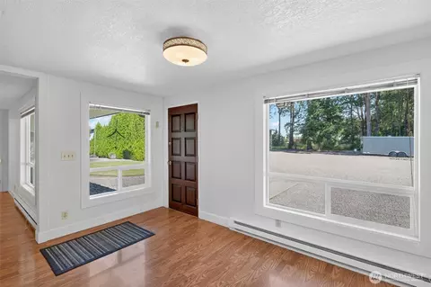 Entry Way - 2623 Sandra Ave, Centralia, WA 98531 photo 1 of 1