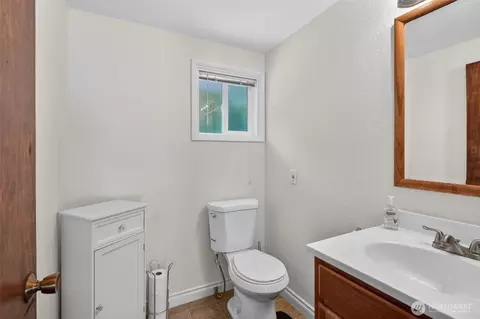 Bath - 2623 Sandra Ave, Centralia, WA 98531 photo 3 of 4
