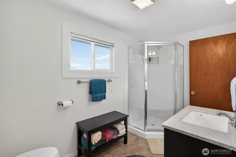 Bath - 2623 Sandra Ave, Centralia, WA 98531 photo 1 of 4
