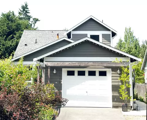 10326 SW Mukai Cir, Vashon, WA 98070