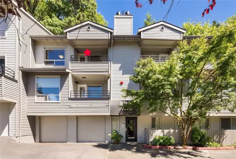 3540 Lake Washington Blvd SE #210, Bellevue, WA 98006