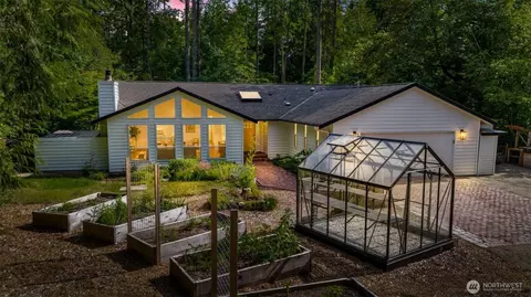 25901 SE Tiger Mountain Rd, Issaquah, WA 98027
