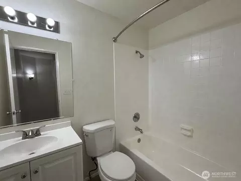 Bath - 1526 192nd St SE #P4, Bothell, WA 98012 photo 2 of 2