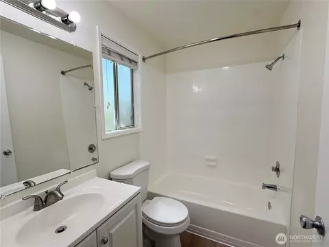 Bath - 1526 192nd St SE #P4, Bothell, WA 98012 photo 1 of 2