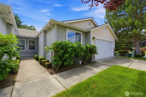 5220 77th St W #8, Lakewood, WA 98499