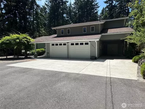 17614 49th St E, Lake Tapps, WA 98391