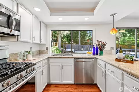Kitchen - 2325 140th Pl SE, Mill Creek, WA 98012 photo 4 of 5