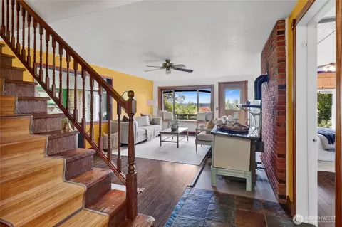Entry Way - 3825 Cabrant Rd, Everson, WA 98247 photo 1 of 2