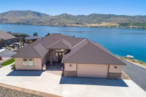 229 Apple Ave, Chelan, WA 98816