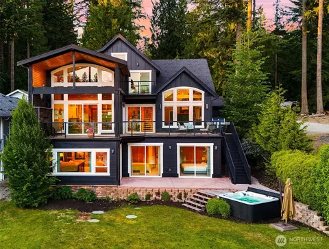 15404 Lakeview Ave, Stanwood, WA 98292