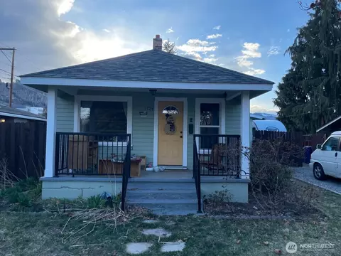 1124 Highland Dr, Wenatchee, WA 98801